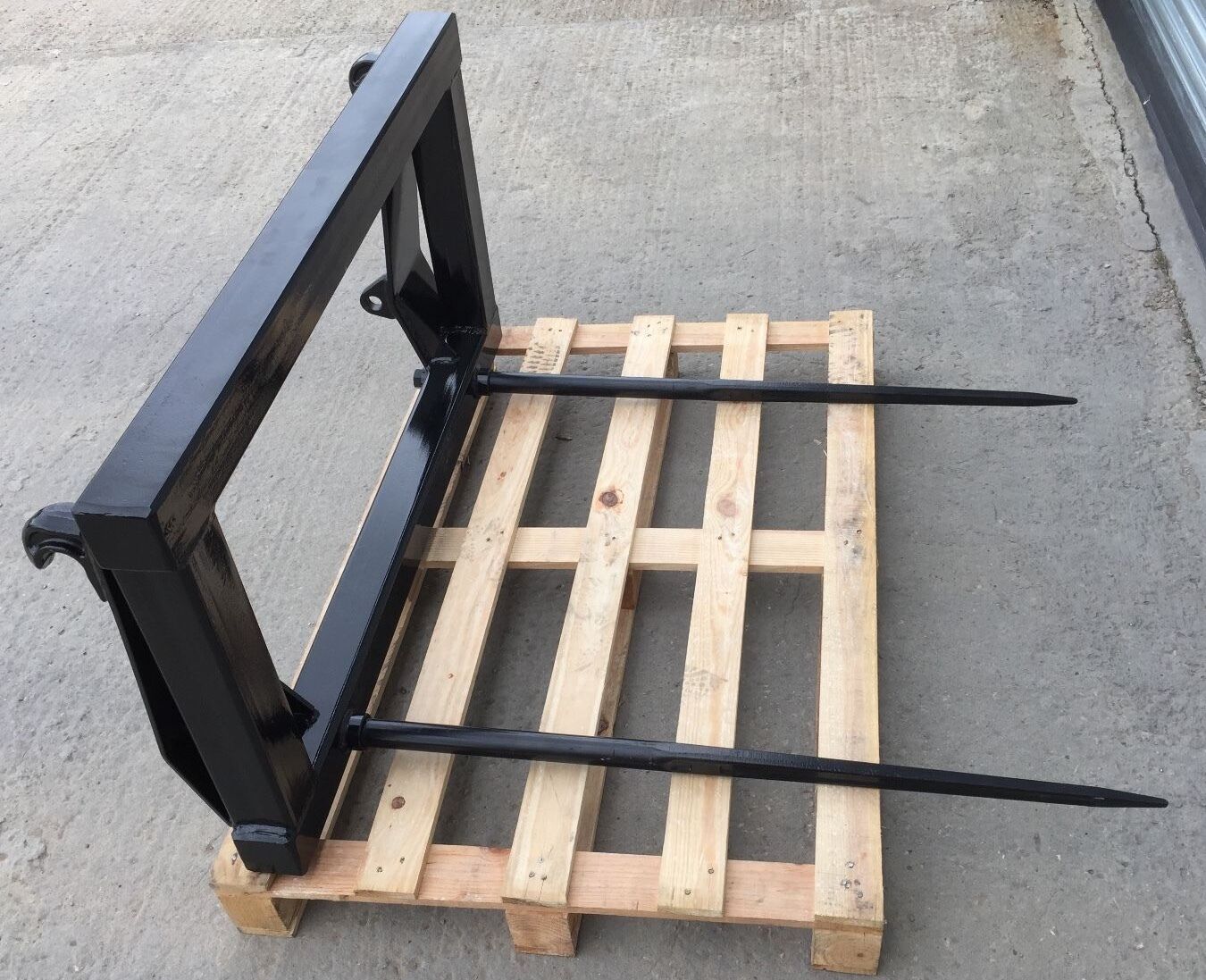 KTM-Machinery-Tractor-Bale-Spikes-Euro-8-Bracket-232956700027